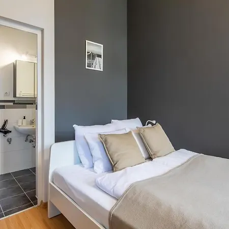 - New - Very Comfy * Budapeste